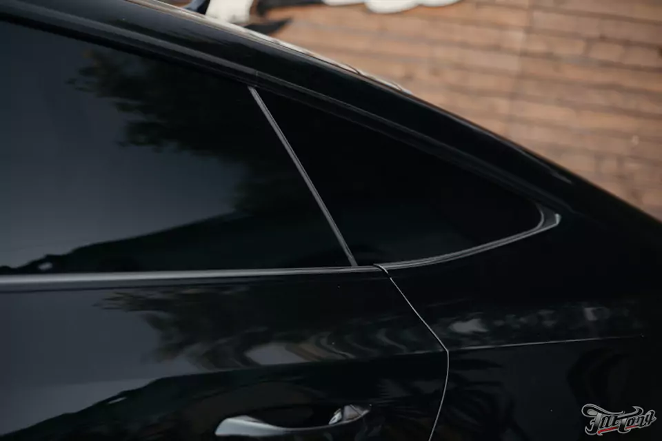 Классический карбон под матовым лаком в салоне Audi A7 и комплекс детейлинг-услуг